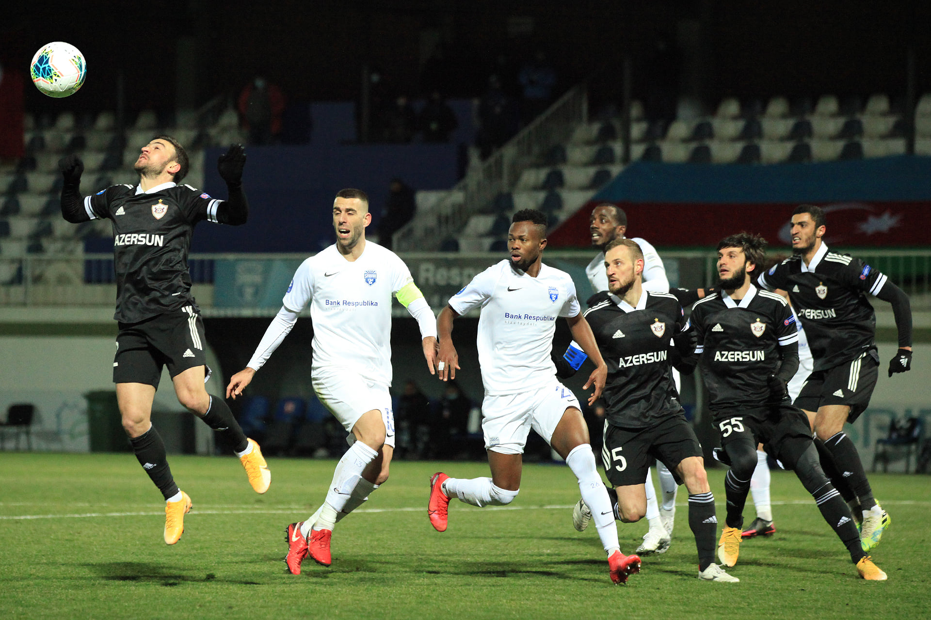 Карабах моик баку. Нефтчи Баку футбольный клуб. Qarabag FK / Neftci. Карабах ФК матчи. Премьер лига Азербайджана Карабах Сабах.