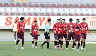 Aldıqları pula, oynadıqları futbola bax! -
