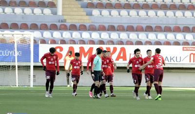 Aldıqları pula, oynadıqları futbola bax! -