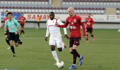 Aldıqları pula, oynadıqları futbola bax! -