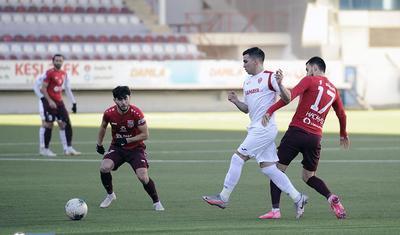 Aldıqları pula, oynadıqları futbola bax! -