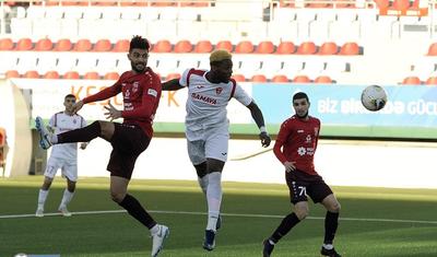 Aldıqları pula, oynadıqları futbola bax! -