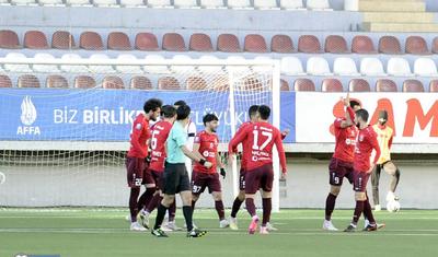 Aldıqları pula, oynadıqları futbola bax! -