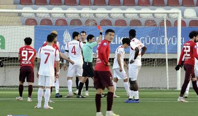 Aldıqları pula, oynadıqları futbola bax! -