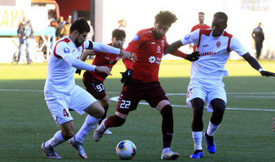 Aldıqları pula, oynadıqları futbola bax! -