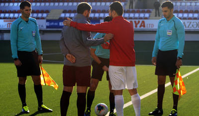 Aldıqları pula, oynadıqları futbola bax! -