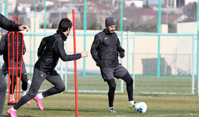 "Neftçi” hər iki gözünü "Zirə”yə dikib -