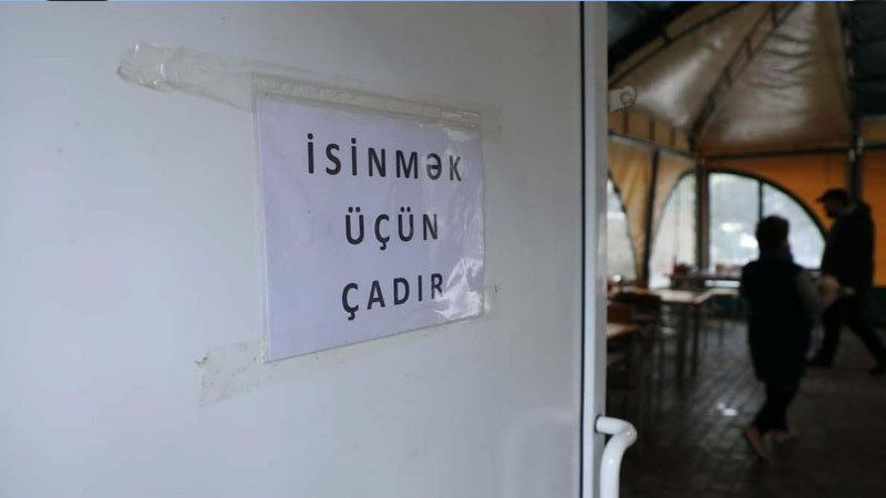 Qarlı havada isinməyə ehtiyacı olanlar üçün çadırların ünvanları - SİYAHI