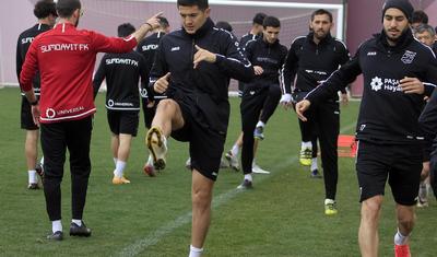 "Neftçi"yə görə dayanmadan çalışanlar -