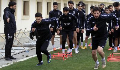 "Neftçi"yə görə dayanmadan çalışanlar -