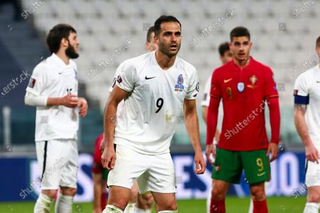 De, kimləri sevirsən, Byazi?