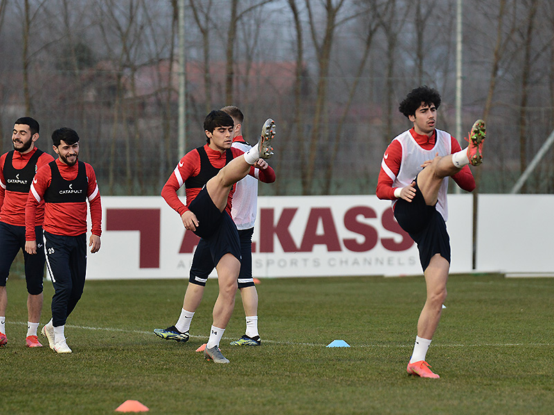 Millinin futbolçuları De Byazidən AFFA-ya şikayət etdi