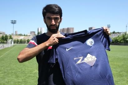 Ermənistanda 7 və 10 yaşlı qardaşlar futbolçunun avtomobilini qaçırdı