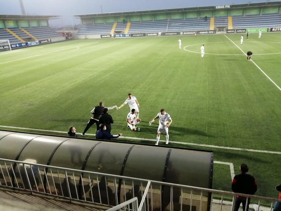 "Qarabağ"ın futbolçuları oyunun gedişində iftar açdı - FOTO