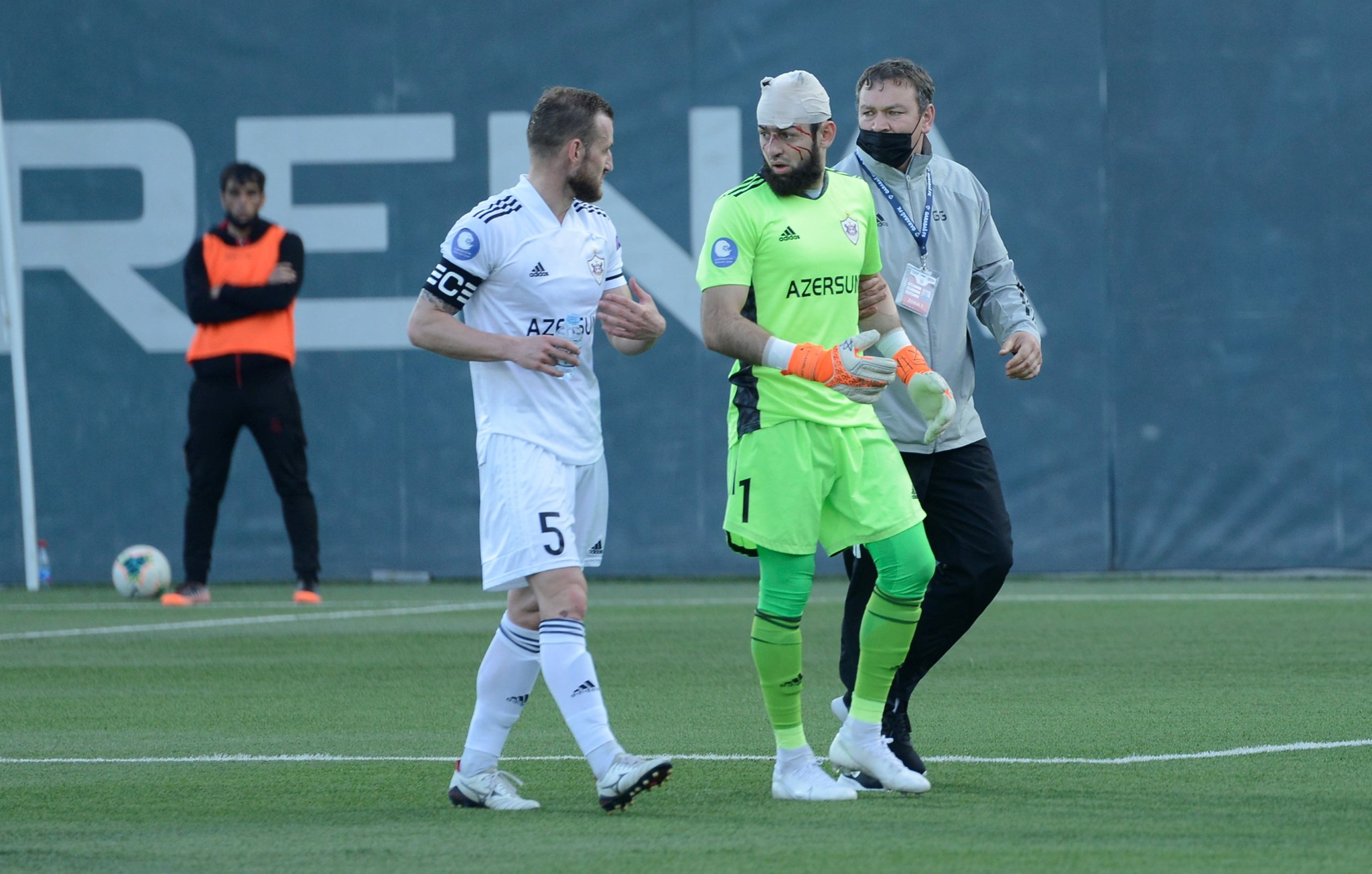 "Qarabağ"ın qapıçısı bütün gecəni xəstəxanada keçirdi