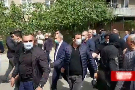 Paşinyan söz güləşdirdi: “Ara, kapitulyant özünüzsünüz!” - VİDEO