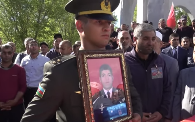 Evin tək oğlu olan şəhid Əli nişanlı idi… DƏFNDƏN FOTO