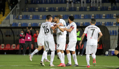 Azərbaycanlı futbolçu al-qan içində -