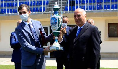 İcra başçısı qəflətən klubun bazasına gəldi və…
