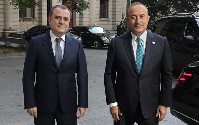 Postu təhvil aldı, 2 cinah müdafiəçisi istədi