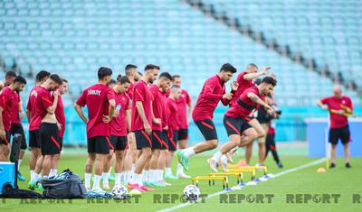 Türkiyəli futbolçular Bakıdan məmnunmu? -