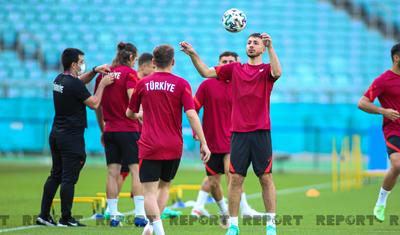 Türkiyəli futbolçular Bakıdan məmnunmu? -