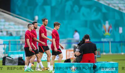 Türkiyəli futbolçular Bakıdan məmnunmu? -