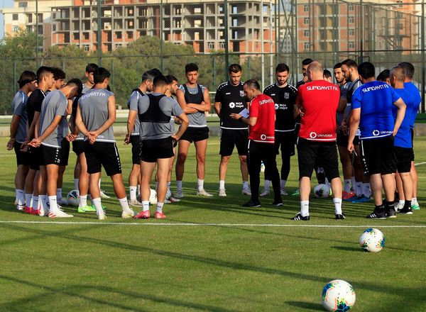 “Xaricdə çıxış edən azərbaycanlı futbolçuların siyahısını tutmuşuq, araşdırırıq”