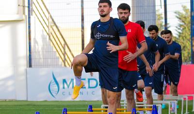 Rəşad Sadıqov başladı, "Zirə"də istirahət bitdi -