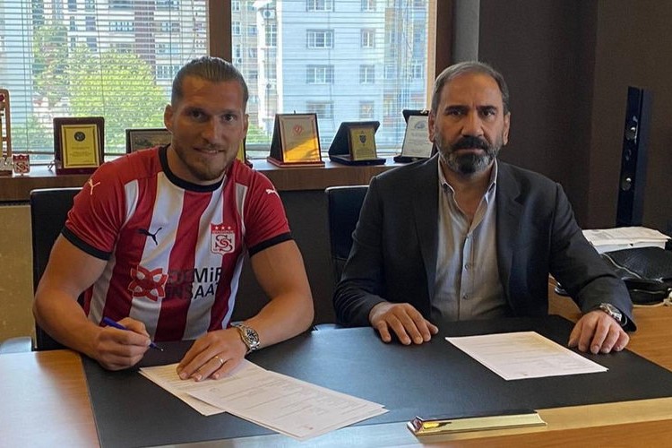 “Bavariya”nın sabiq futbolçusu “Sivasspor”a keçdi