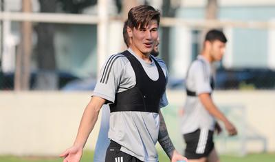3 ildən sonra “Qarabağ”a döndü, ilk məşqə çıxdı -