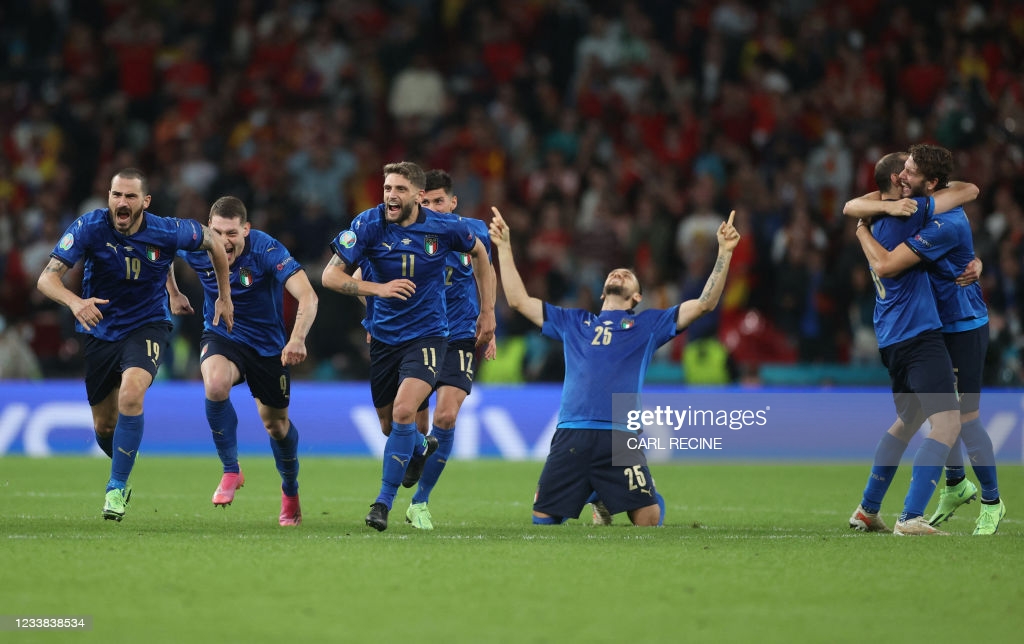 Penaltilər seriyası İtaliyanı finala apardı - VİDEO