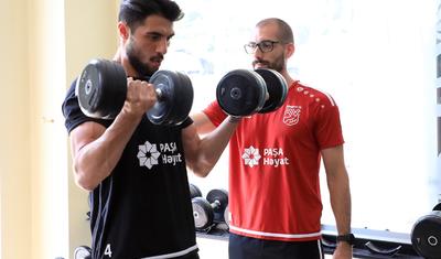 "Sumqayıt"lı futbolçular güc yığır -
