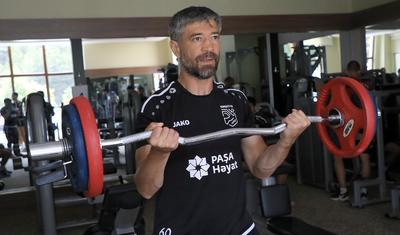 "Sumqayıt"lı futbolçular güc yığır -