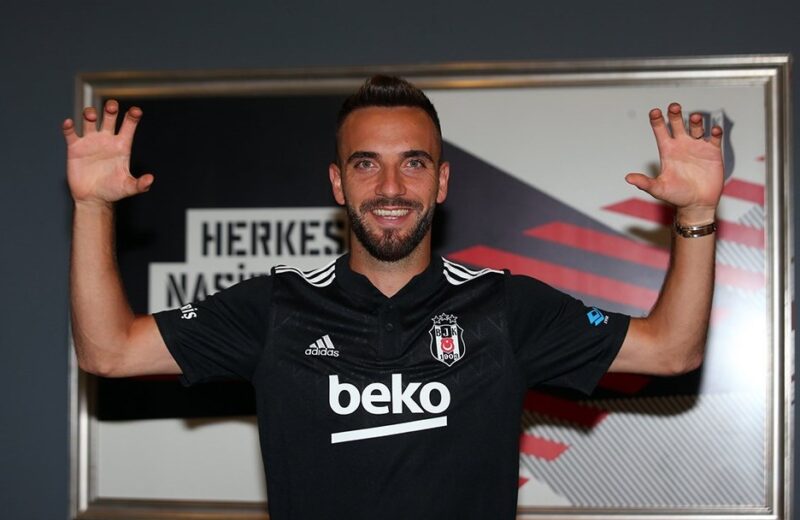 Türkiyə millisinin hücumçusu rəsmən “Beşiktaş”da!