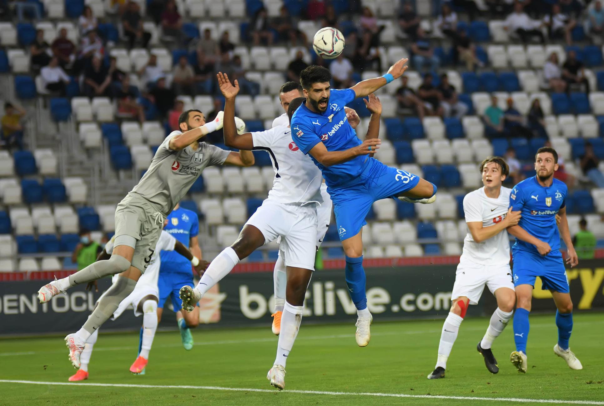 “Neftçi”dən şikayət: “Qapıçı gətirən deyillər, pul xərcləmək istəmirlər” - FOTO