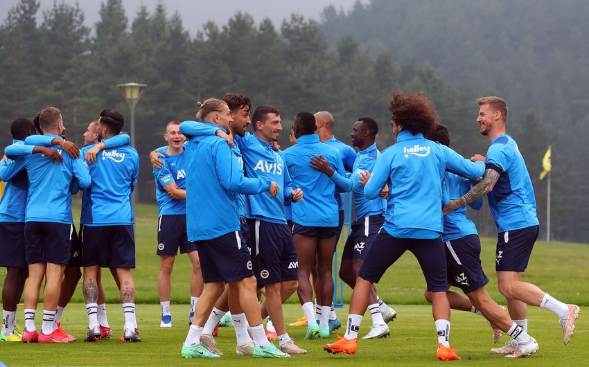 4 futbolçunu komandadan kənarlaşdırdı -