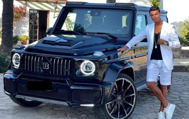 Ronaldo 400 min avroluq avtomobilini nümayiş etdirdi - FOTO