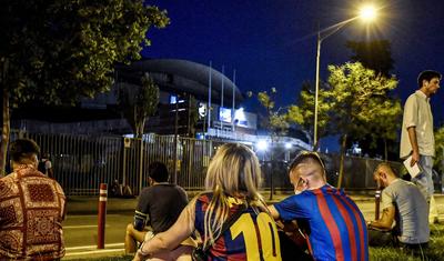 Fanatlar Messiyə görə “Nou-Kamp”ın qarşısına toplaşdı –