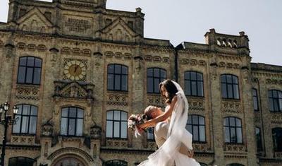 Millimizin eks oyunçusu özünə toy etdi, bal ayına yollandı -