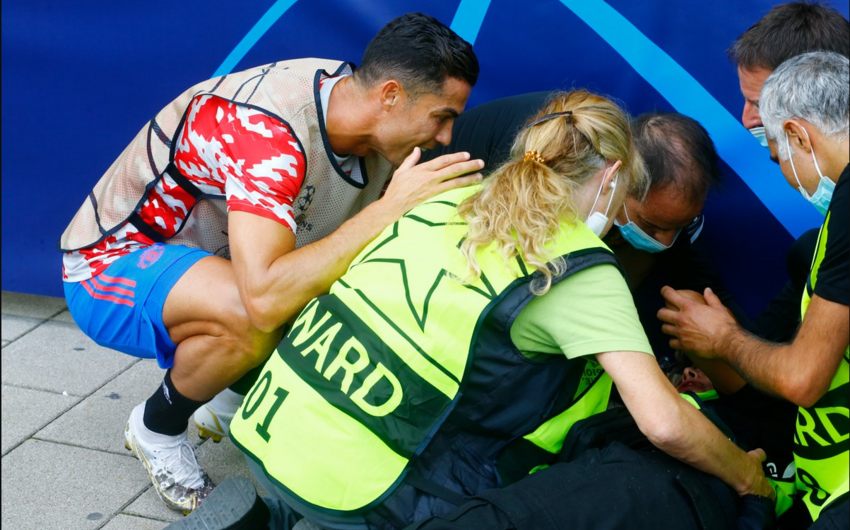 Ronaldo formasını bu qadına niyə hədiyyə etdi? - FOTOLAR