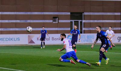 İki qəsəbə arasında "soyuq futbol" -