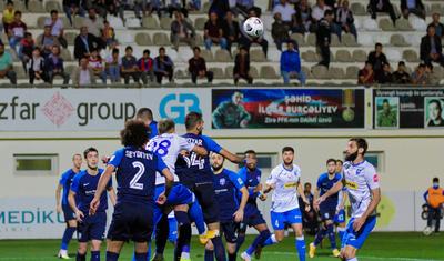 İki qəsəbə arasında "soyuq futbol" -