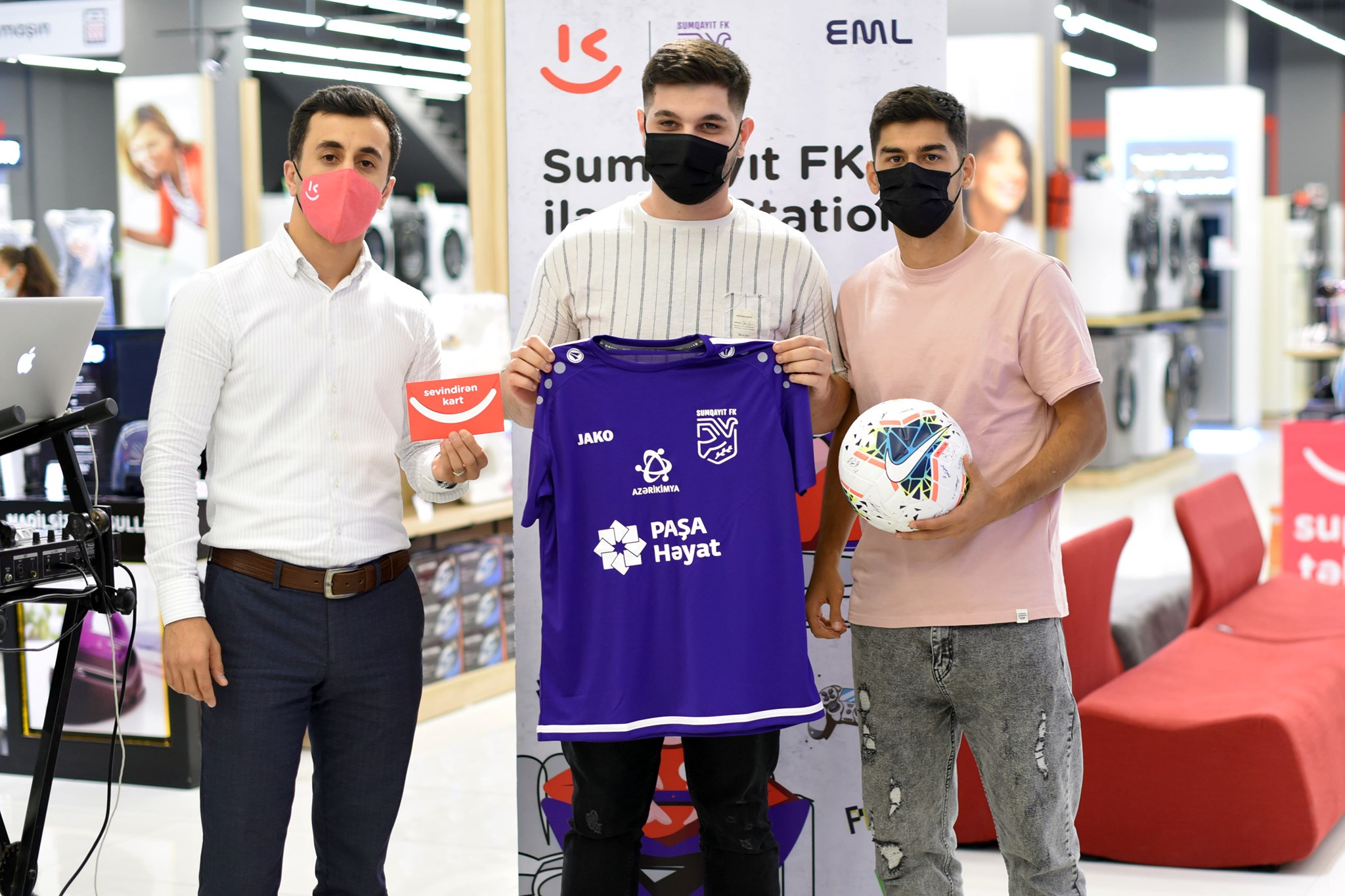 “Sumqayıt”lı futbolçular müştərilərlə yarışdı - FOTOLAR