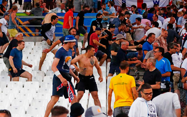 Fransızlar futbola görə bir-birlərini döyürlər - FOTOLAR