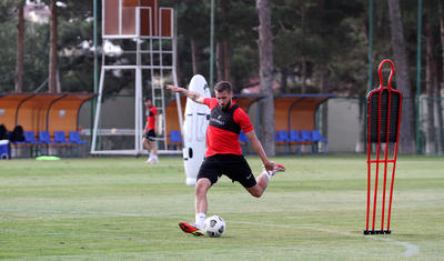 “Neftçi”nın futbolçuları baş məşqçini də özlərinə qoşub...