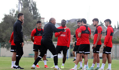 “Neftçi”nın futbolçuları baş məşqçini də özlərinə qoşub...