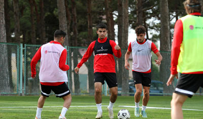 “Neftçi”nın futbolçuları baş məşqçini də özlərinə qoşub...