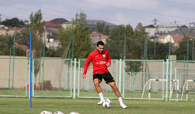 “Neftçi”nın futbolçuları baş məşqçini də özlərinə qoşub...