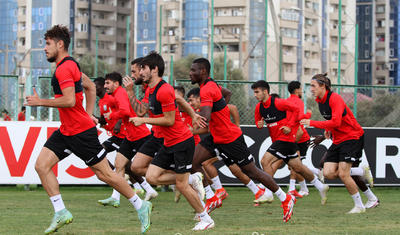 “Neftçi”nın futbolçuları baş məşqçini də özlərinə qoşub...